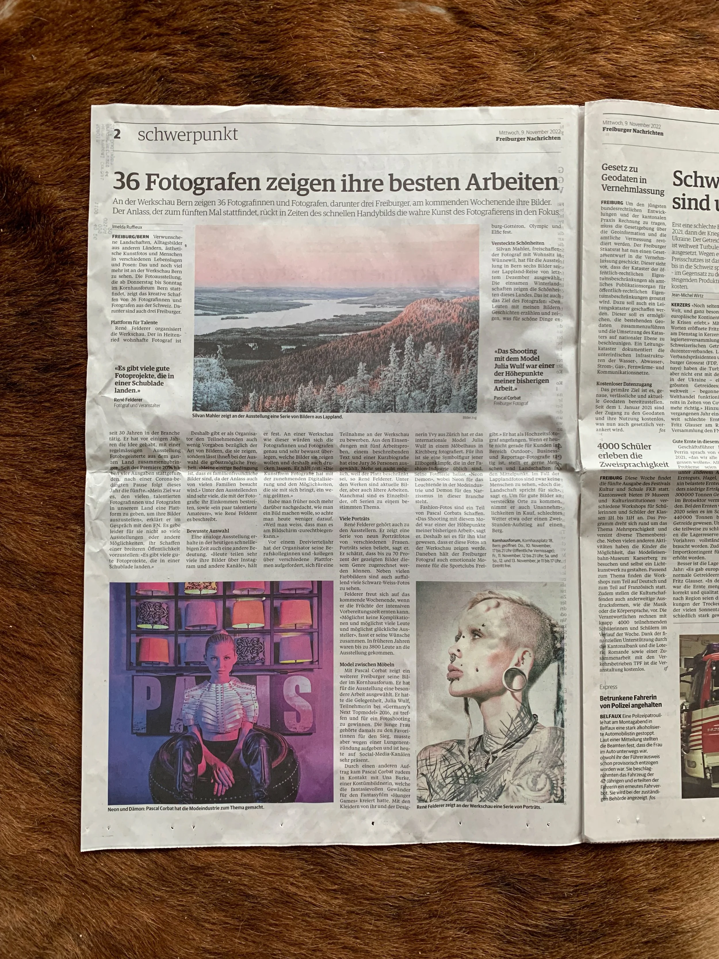 Zeitungsseite mit Bildern und Text in deutscher Sprache.